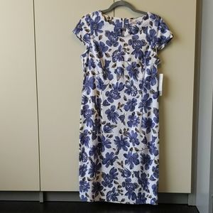 Perfect dress for office.